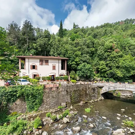 La Ferriera Hotel *